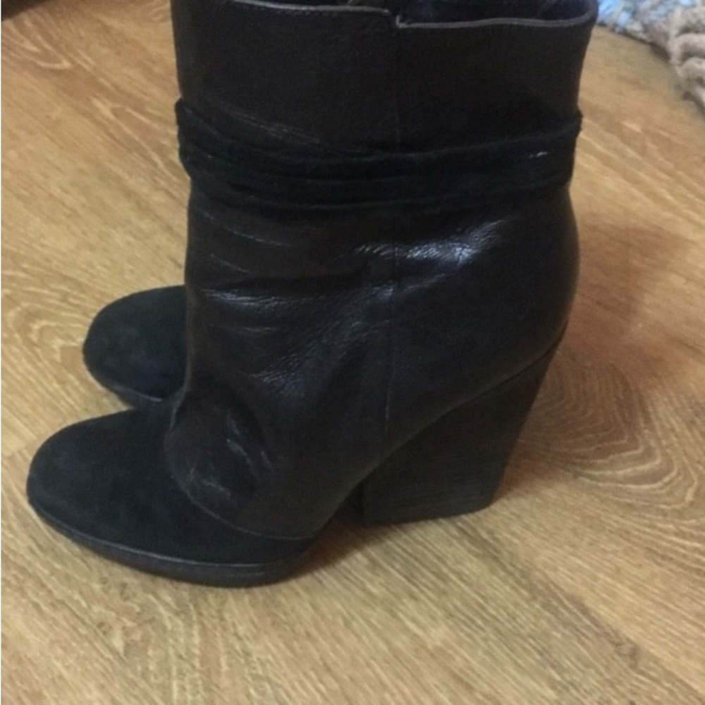 Hinge Black Leather Boots